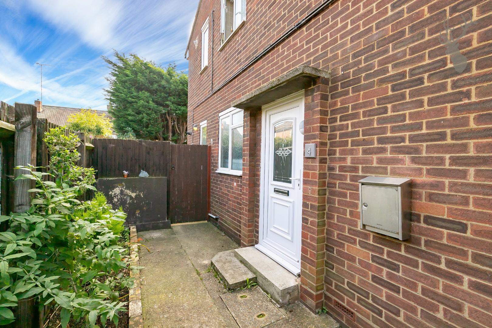 Property For Sale Markfield Gardens, Chingford, E4 2 Bedroom Flat