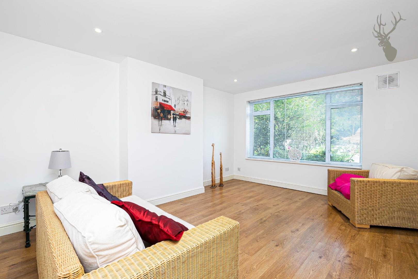 Property For Sale Markfield Gardens, Chingford, E4 2 Bedroom Flat