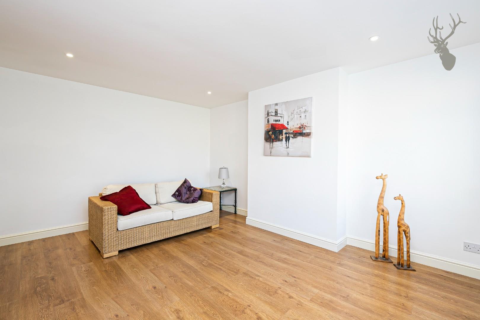 Property For Sale Markfield Gardens, Chingford, E4 2 Bedroom Flat