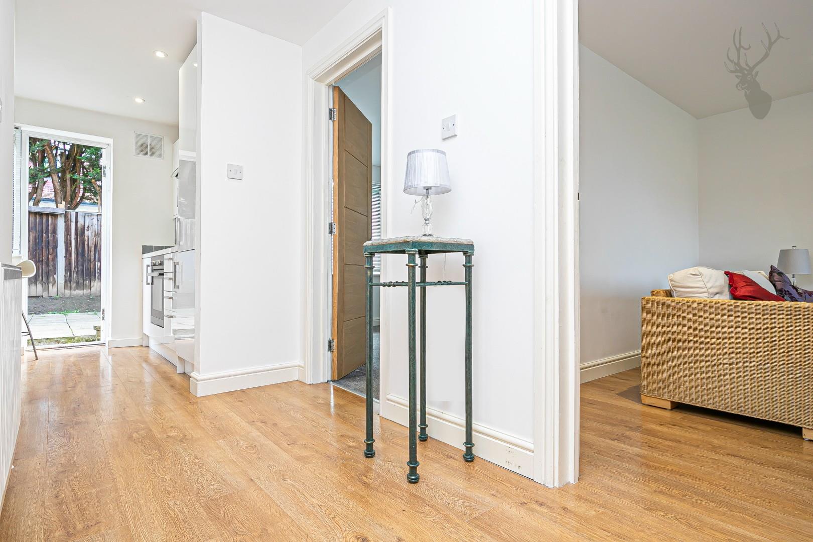 Property For Sale Markfield Gardens, Chingford, E4 2 Bedroom Flat