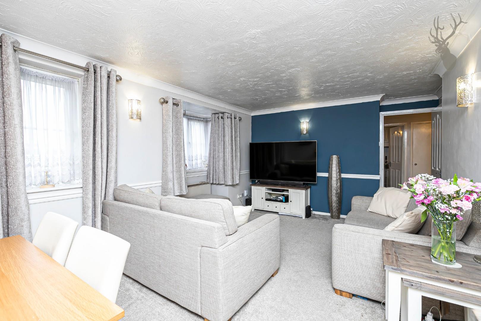 Property For Sale Redwood Gardens, Chingford, E4 2 Bedroom Flat