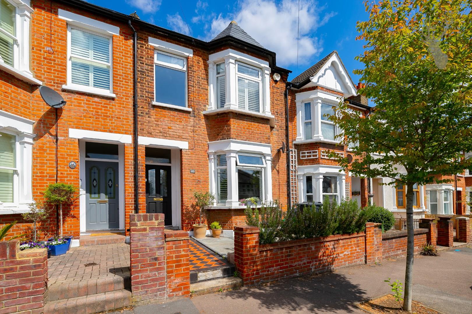 Property For Sale Ingatestone Road, Woodford Green, IG8 4 Bedroom