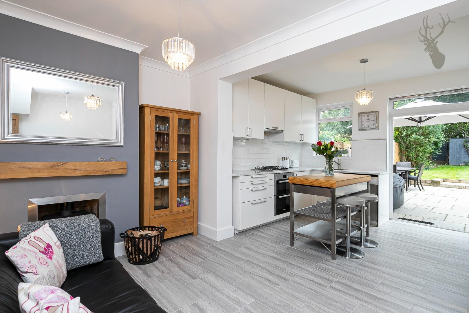 Property For Sale Chestnut Avenue, Buckhurst Hill, IG9 4 Bedroom