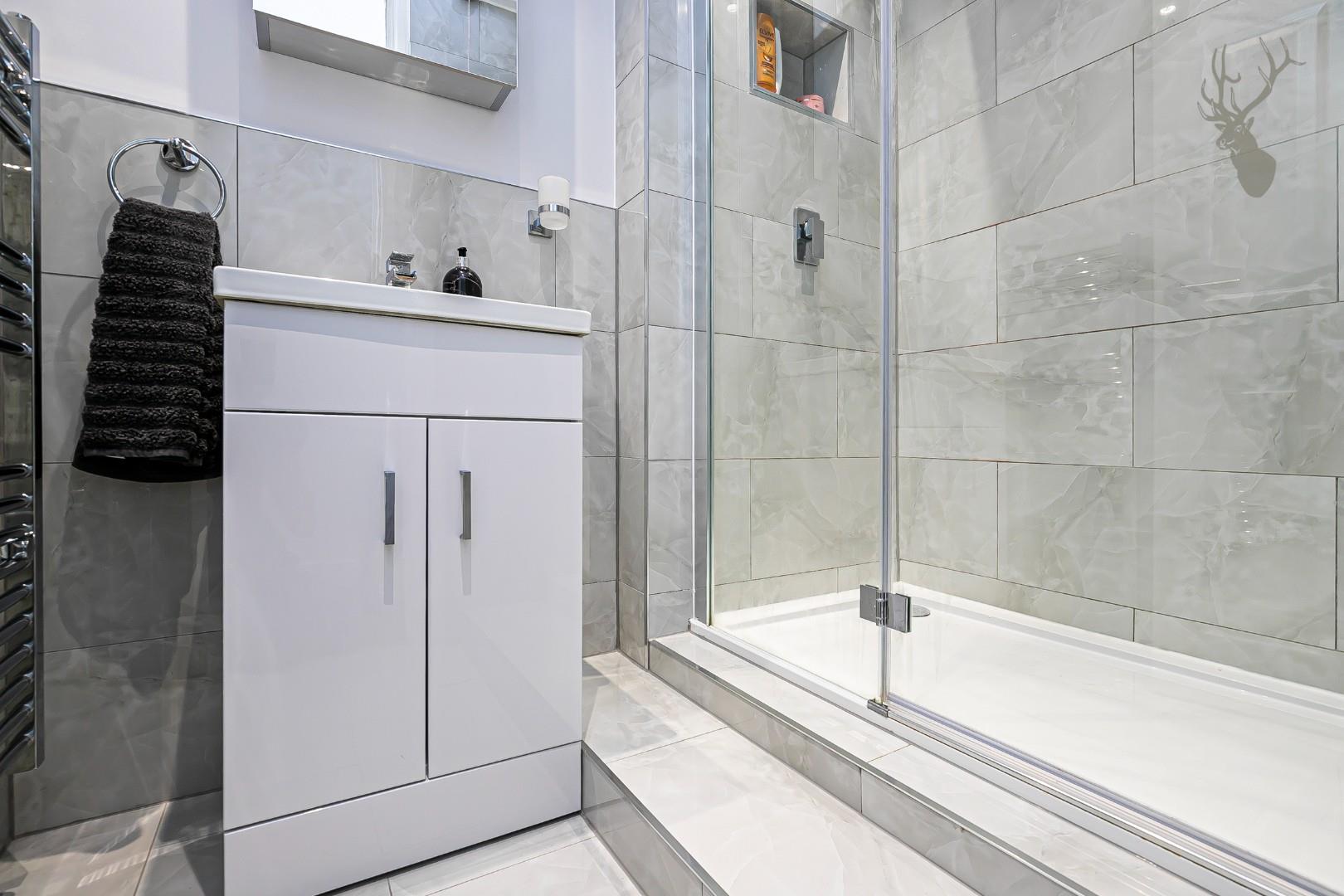 Property To Rent Palmerston Road, Buckhurst Hill, IG9 2 Bedroom Flat