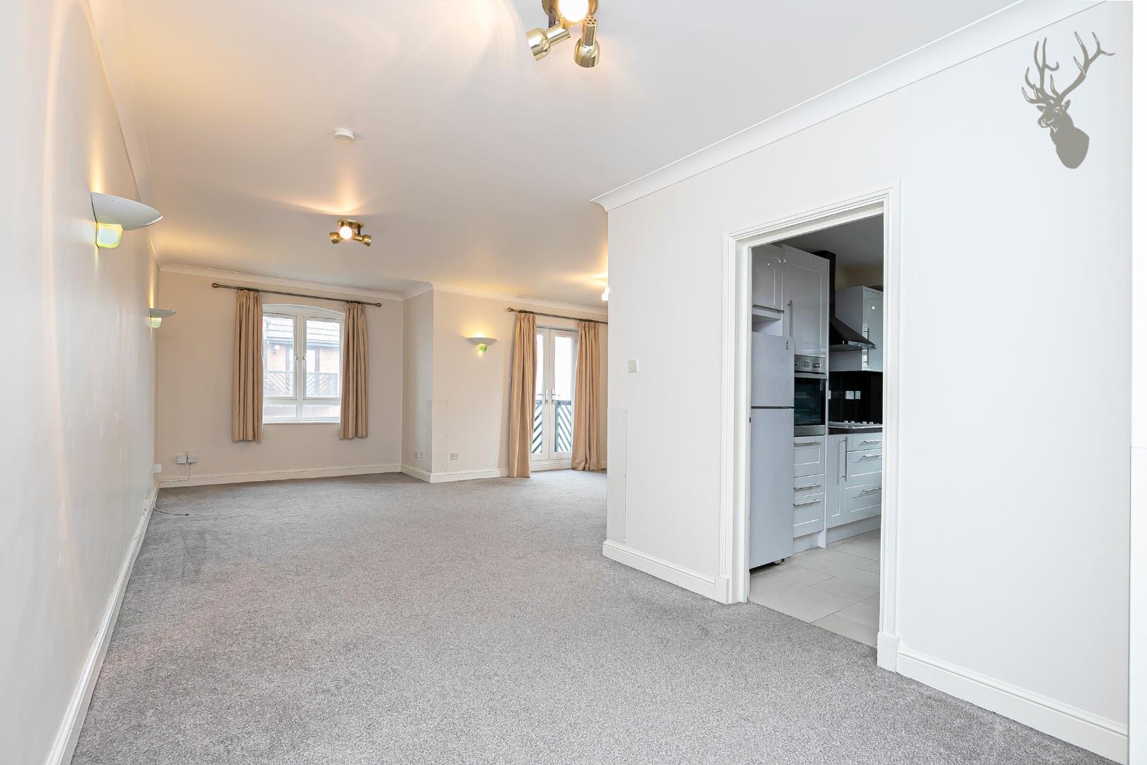 Property To Rent Epping New Road, Buckhurst Hill, IG9 3 Bedroom Flat