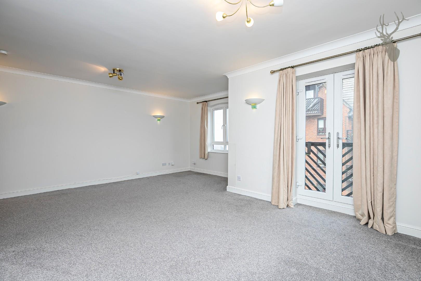 Property To Rent Epping New Road, Buckhurst Hill, IG9 3 Bedroom Flat