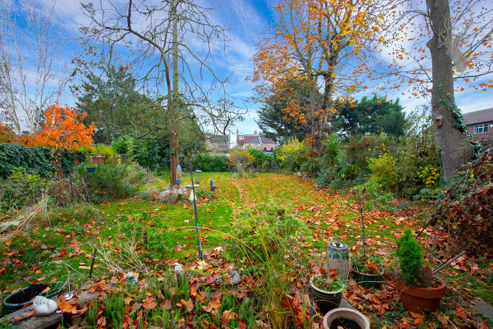 Property For Sale Connaught Avenue, Chingford, E4 4 Bedroom House