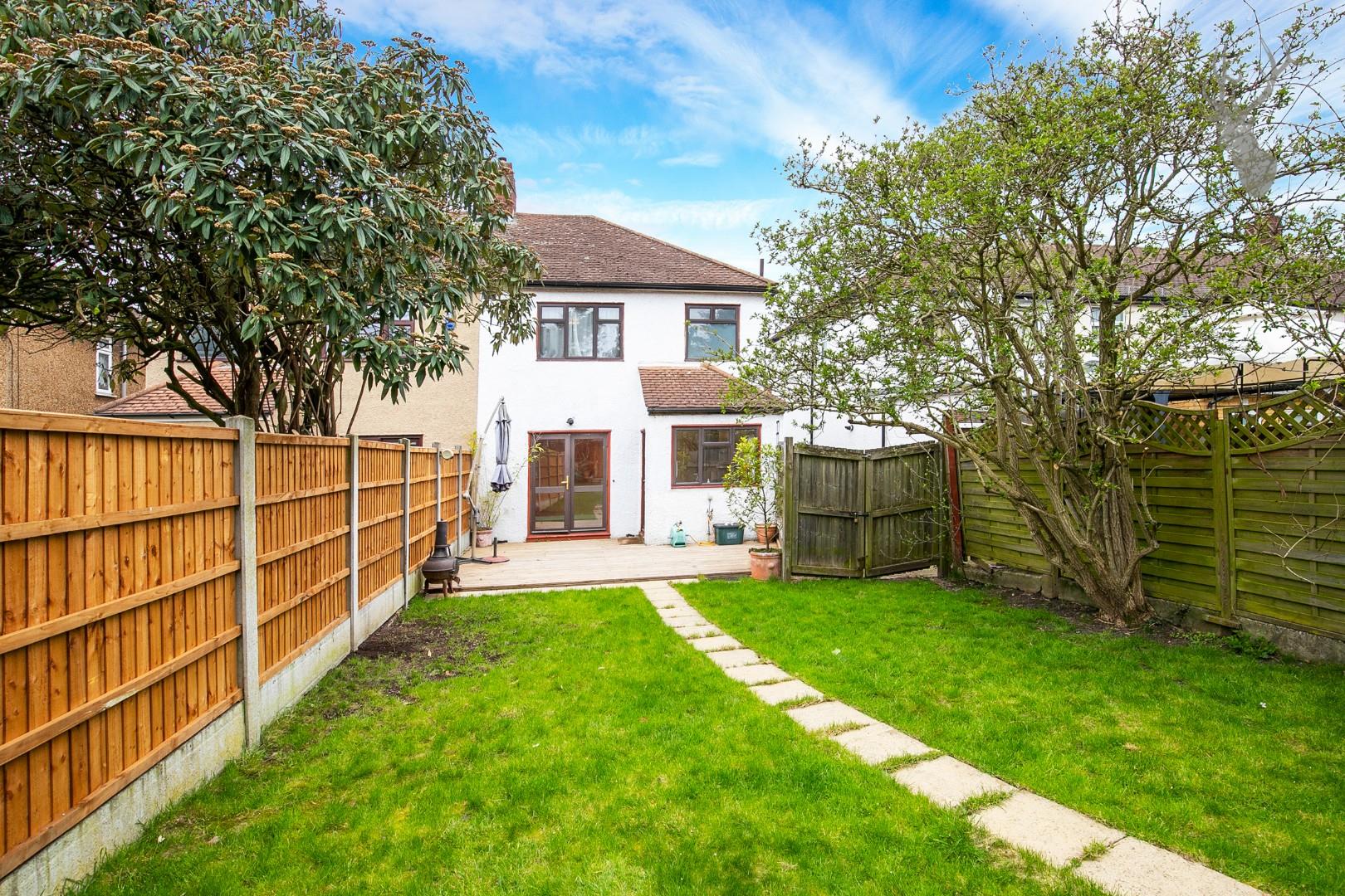 Property To Rent Cheriton Avenue, Ilford, IG5 3 Bedroom House through