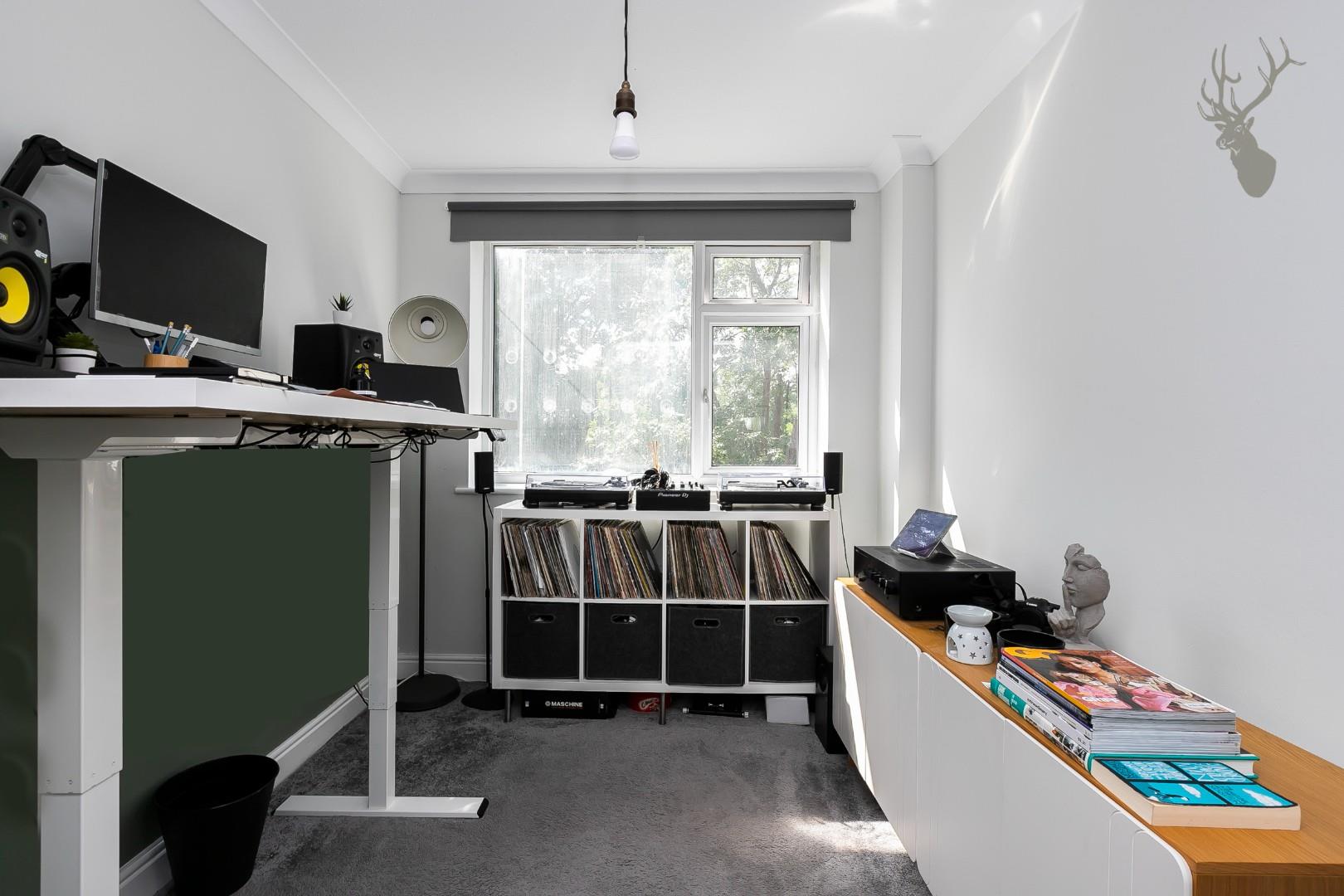 Property To Rent Station Way, Buckhurst Hill, IG9 2 Bedroom Flat