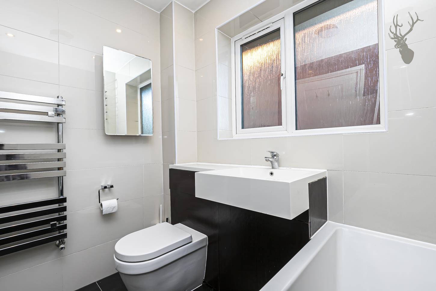 Property To Rent Church Road, Buckhurst Hill, IG9 2 Bedroom Flat