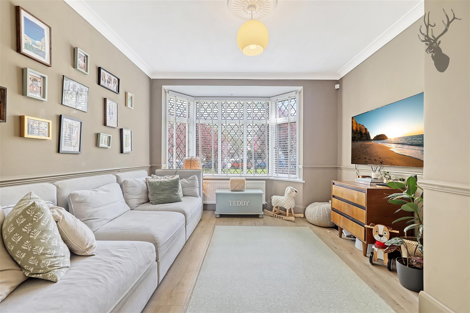 Property For Sale Drysdale Avenue, Chingford, E4 4 Bedroom House