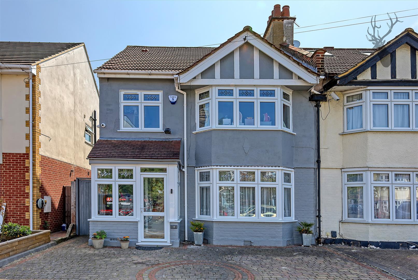 Property For Sale Heathcote Grove, Chingford, E4 4 Bedroom House