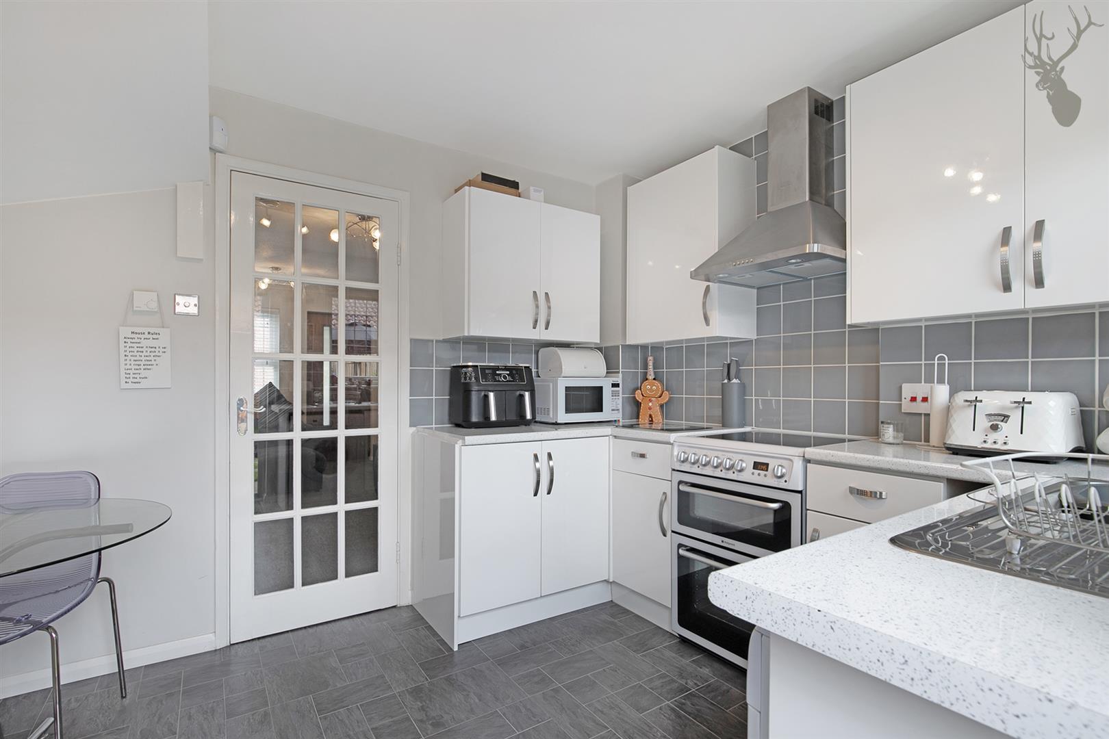 Property For Sale Underwood Road, Woodford Green, IG8 2 Bedroom House