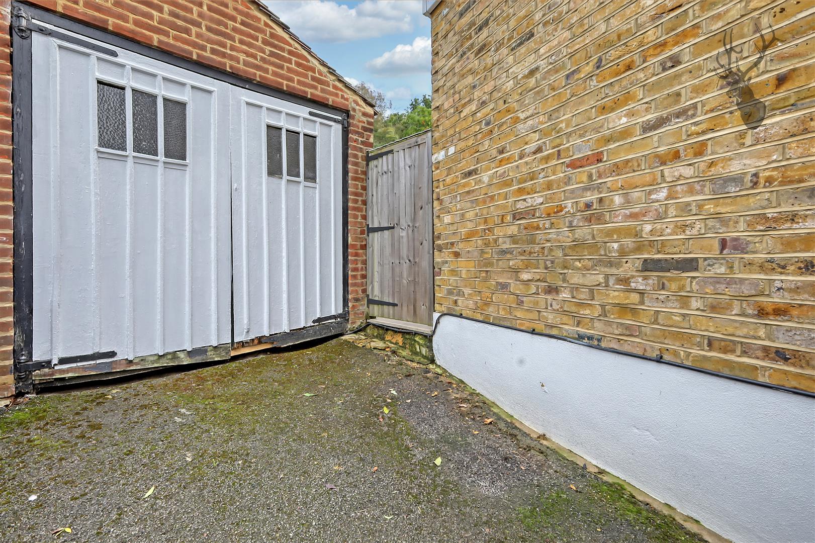 Property For Sale Epping New Road, Buckhurst Hill, IG9 4 Bedroom