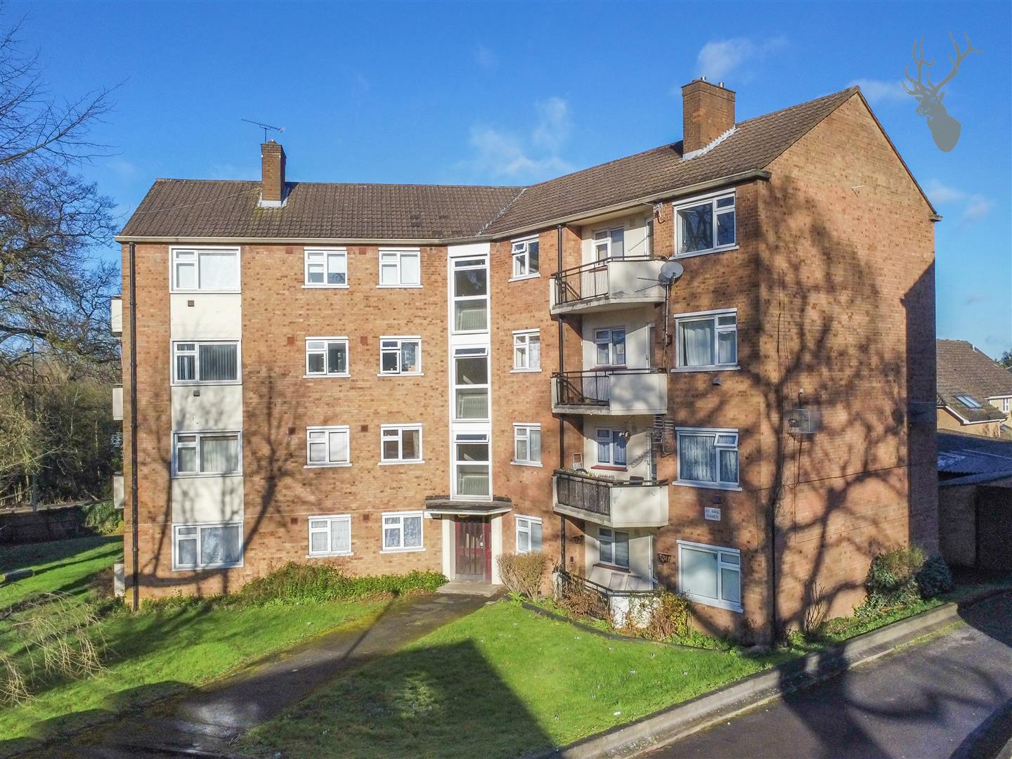 Property For Sale High Road, Buckhurst Hill, IG9 3 Bedroom Flat