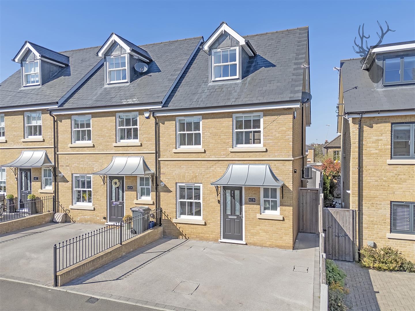 Similar Property: House - End Terrace in 