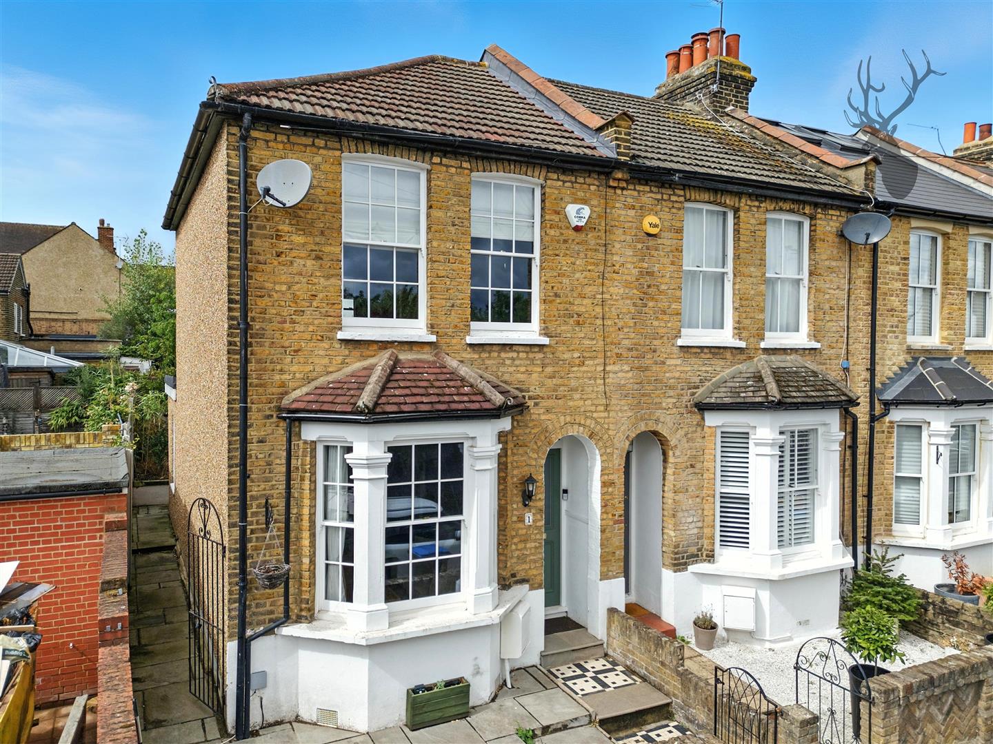 Similar Property: House - End Terrace in 