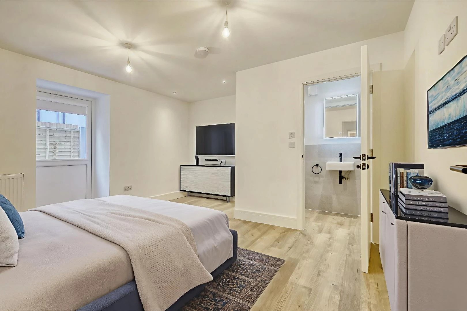 IMG_8857_8-copy-2 - Bedroom - Standard - 0.jpg