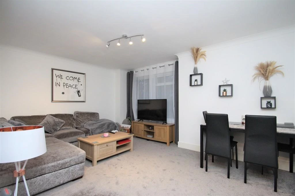 Sitting & Dining Room