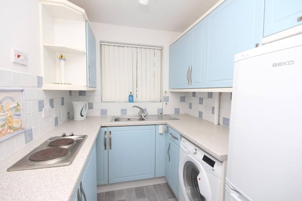 Property For Sale Wallace Avenue, Worthing, BN11 Studio through