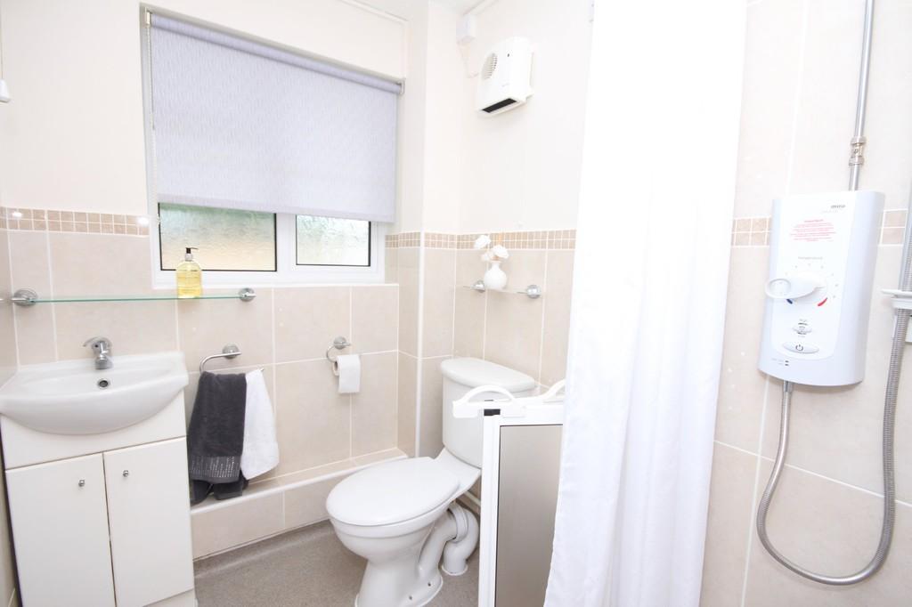 Property For Sale Wallace Avenue, Worthing, BN11 Studio through