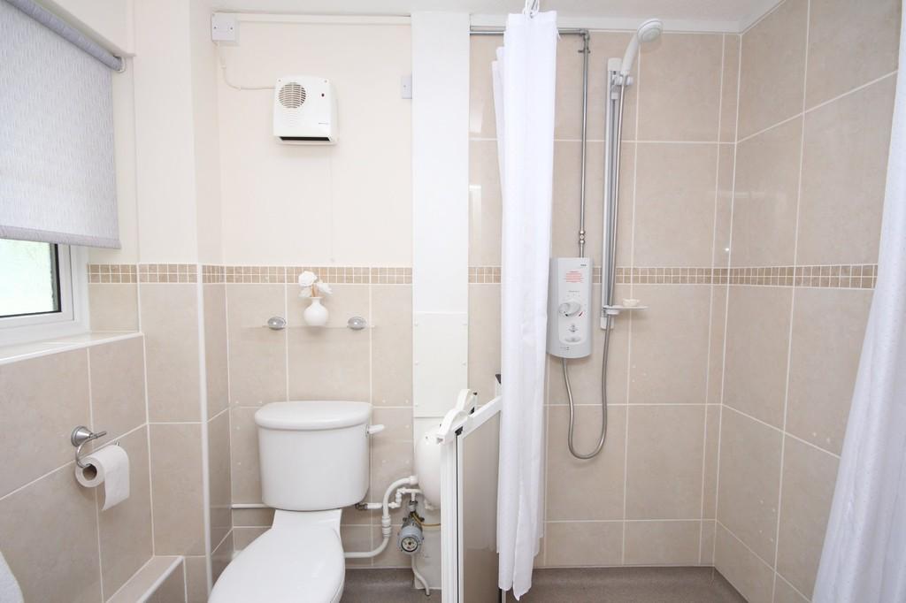 Property For Sale Wallace Avenue, Worthing, BN11 Studio through