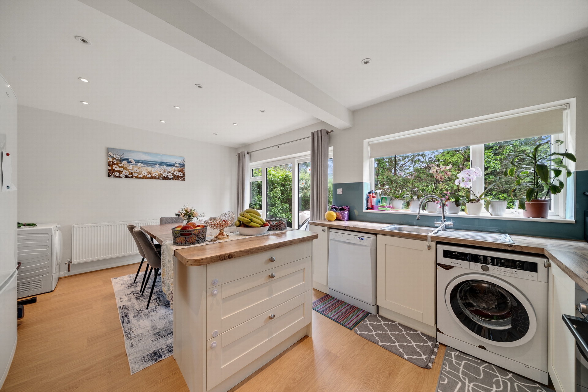 Kitchen / Dining