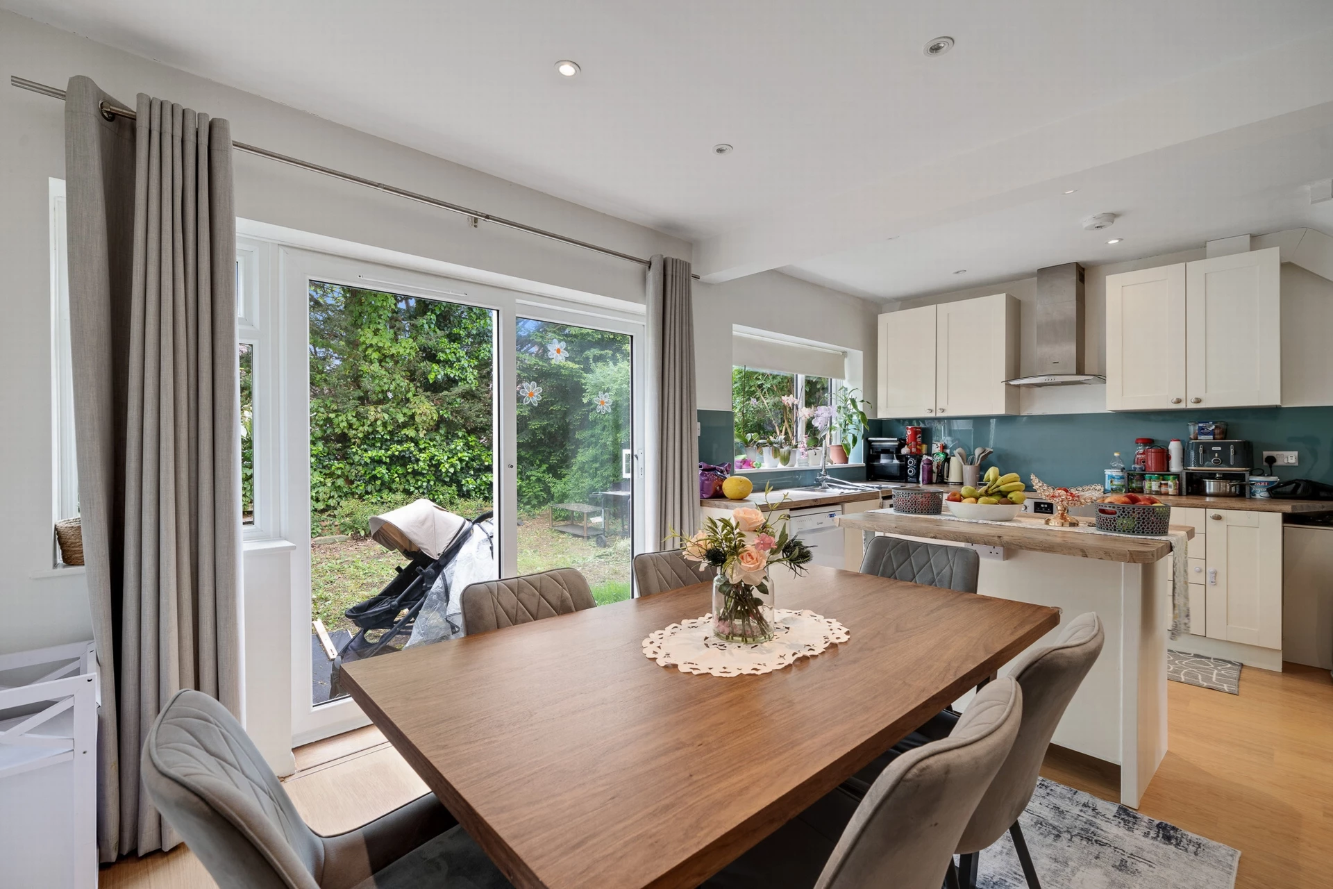 Kitchen / Dining