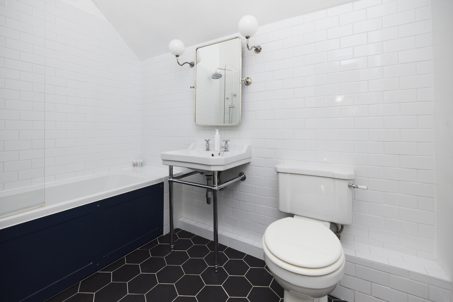 Property For Sale Romola Road, Tulse Hill, SE24 3 Bedroom Flat