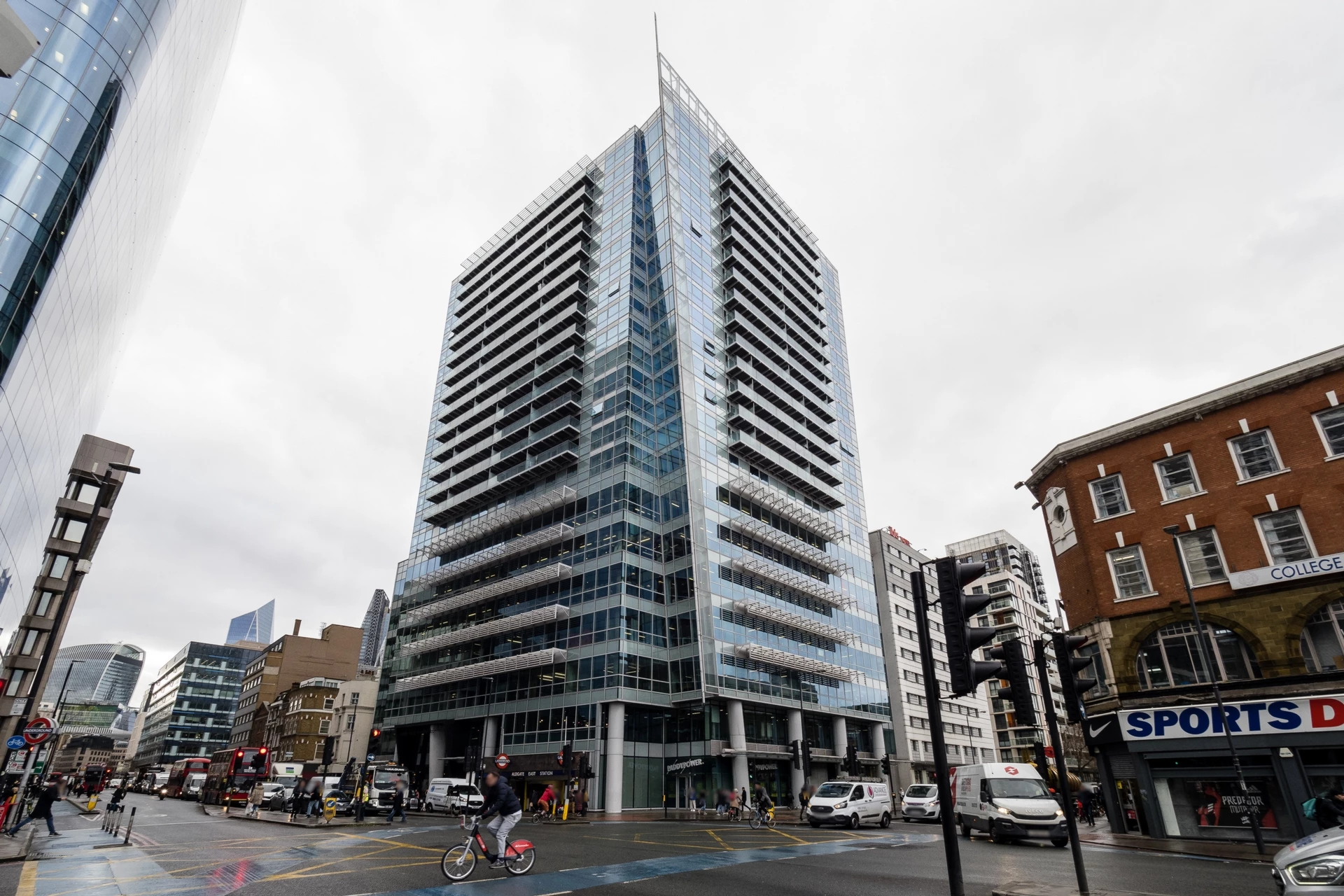 Aldgate East E1