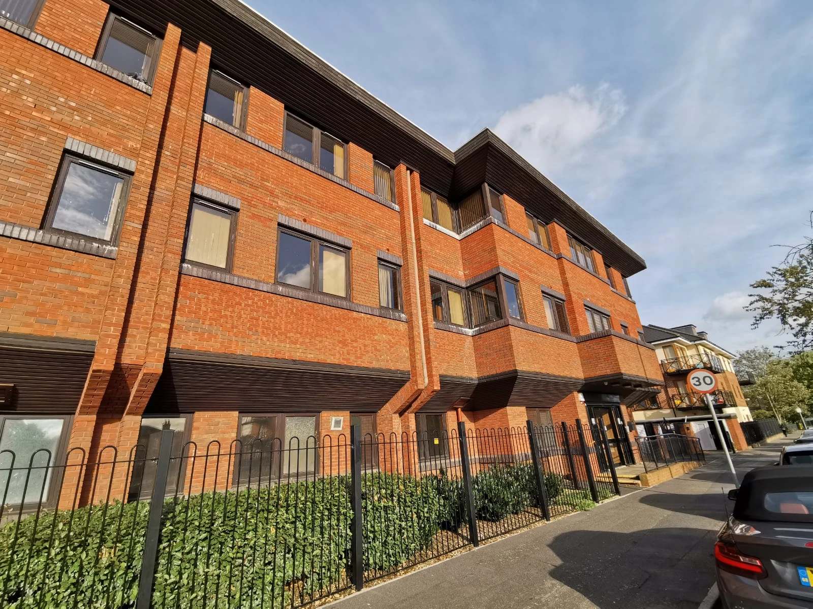 Uxbridge UB10
