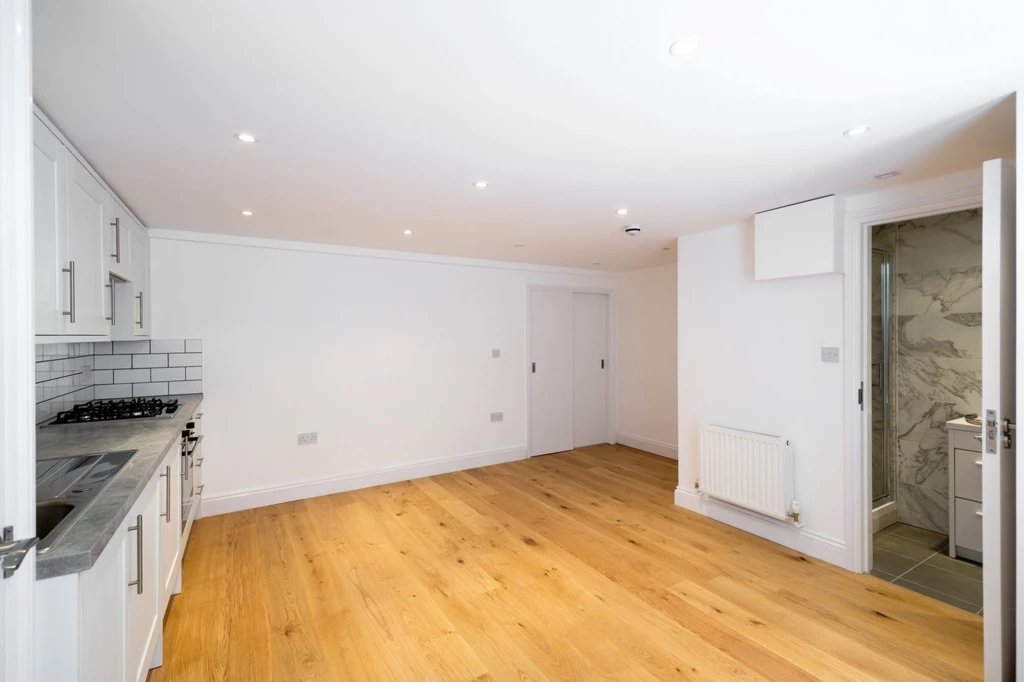 STUDIO ROOM