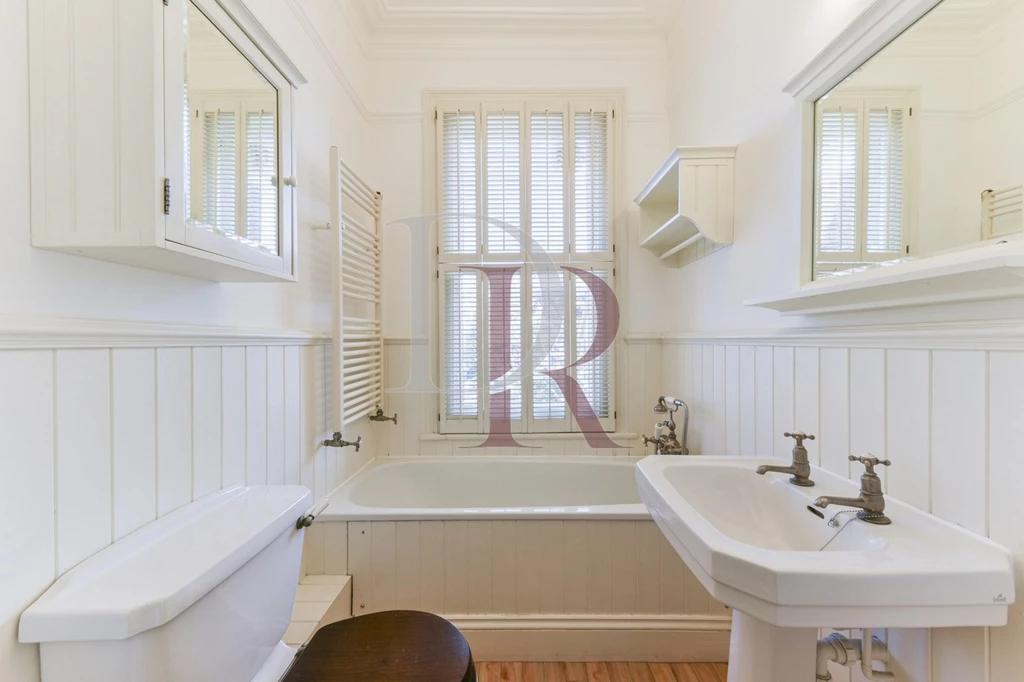1ST FLOOR BATHROOM