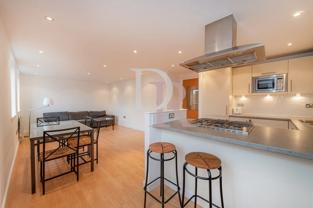 KITCHEN & RECEPTION