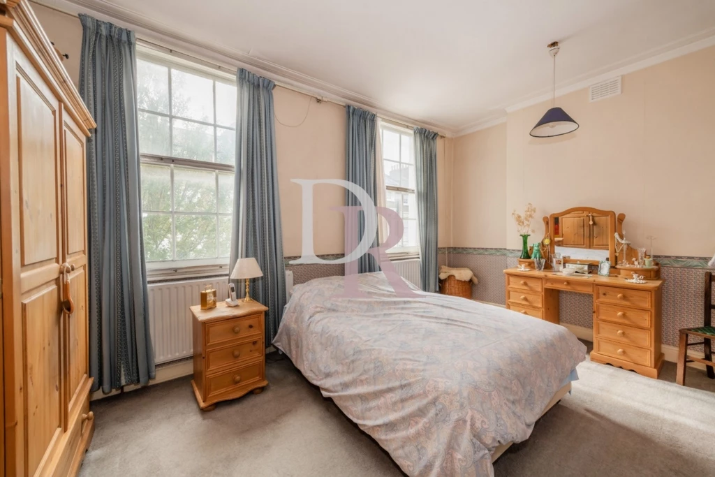 BEDROOM 2