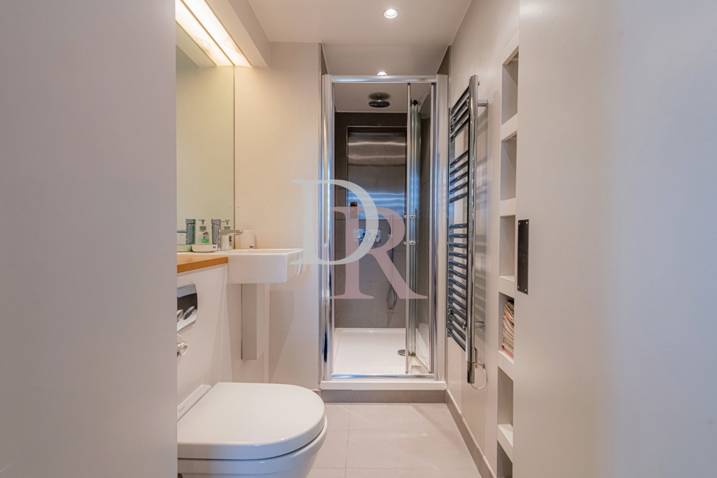 ENSUITE SHOWER ROOM