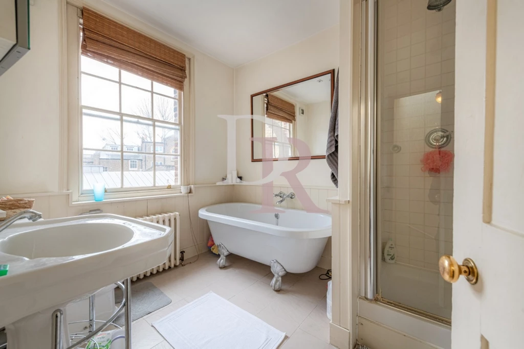 BATHROOM 1