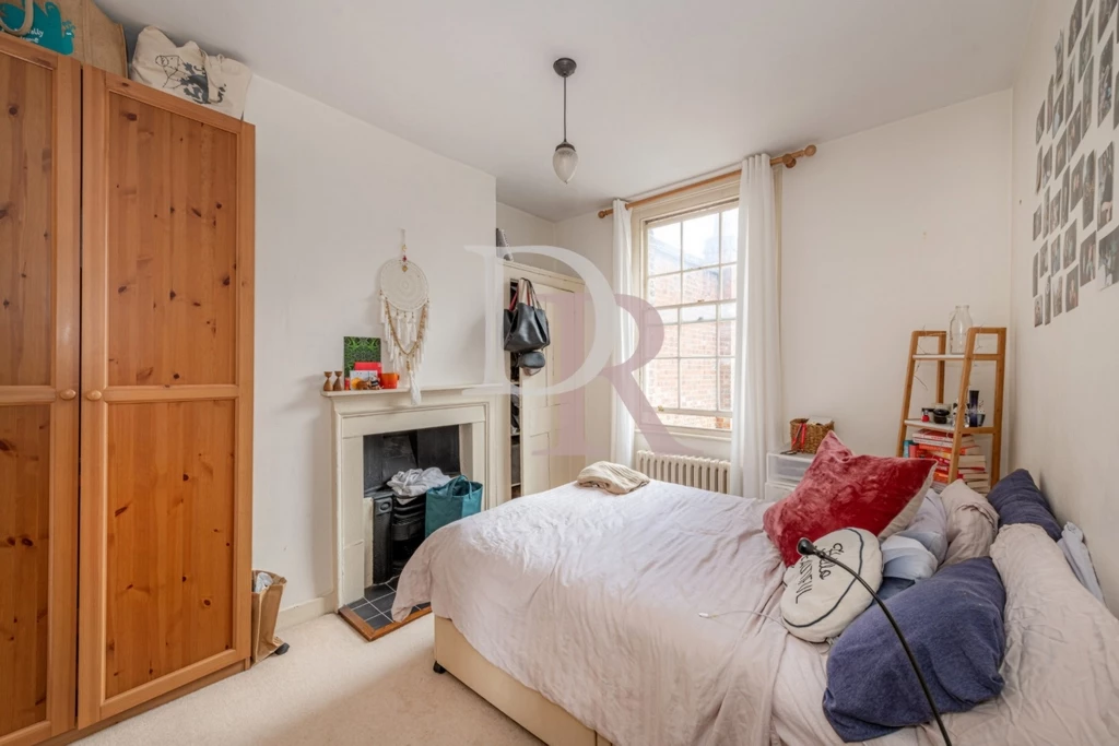 BEDROOM 2