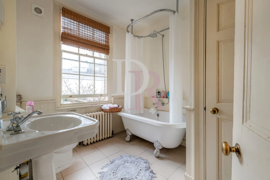 BATHROOM 2