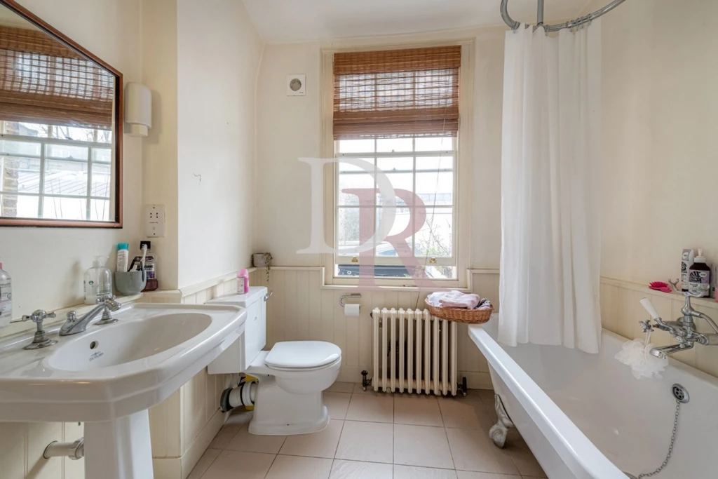 BATHROOM 2