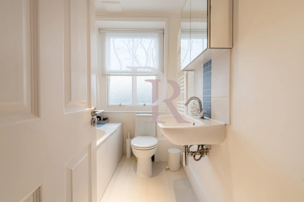 BATHOOM