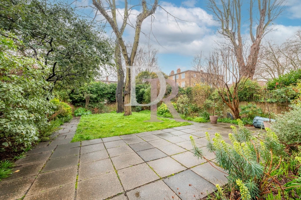 COMMUNAL REAR GARDEN