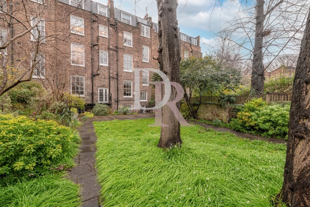 COMMUNAL REAR GARDEN