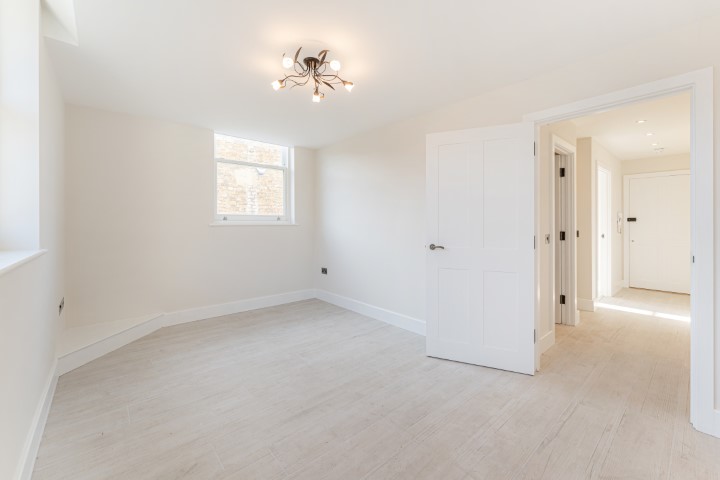 OPEN PLAN RECEPTION