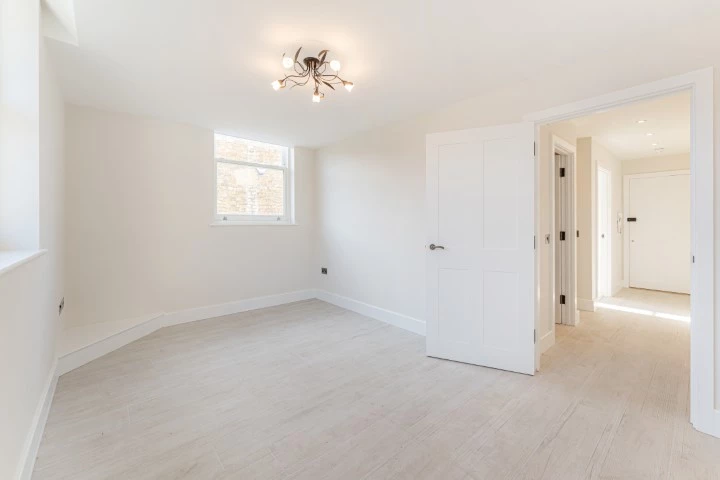 OPEN PLAN RECEPTION