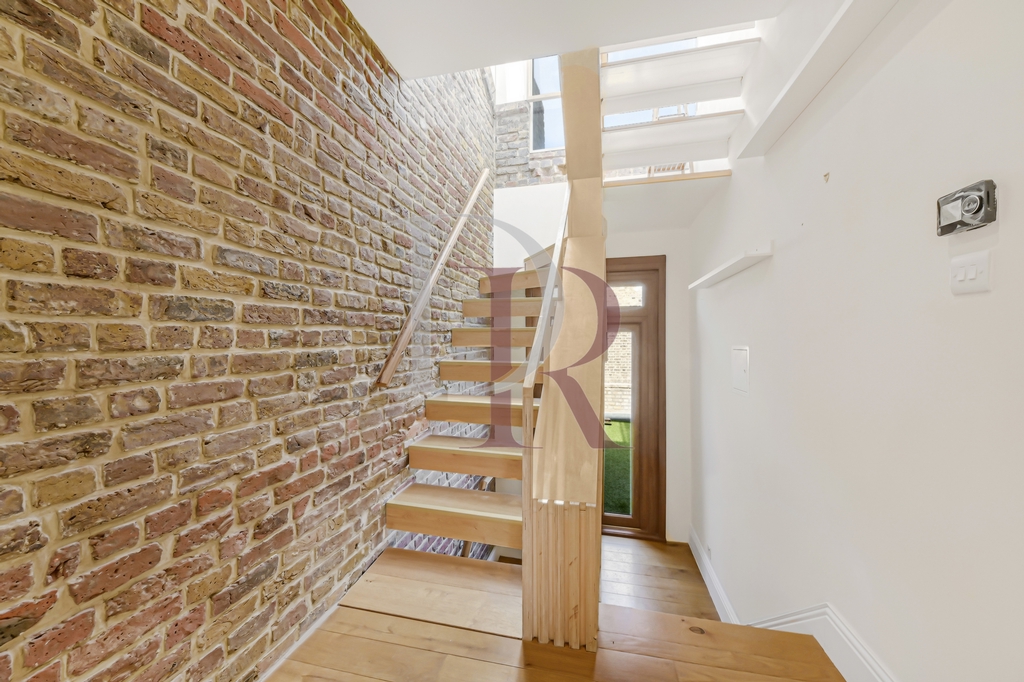 Landing to 2nd Floor