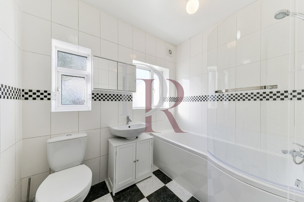 BATHROOM & GARDEN