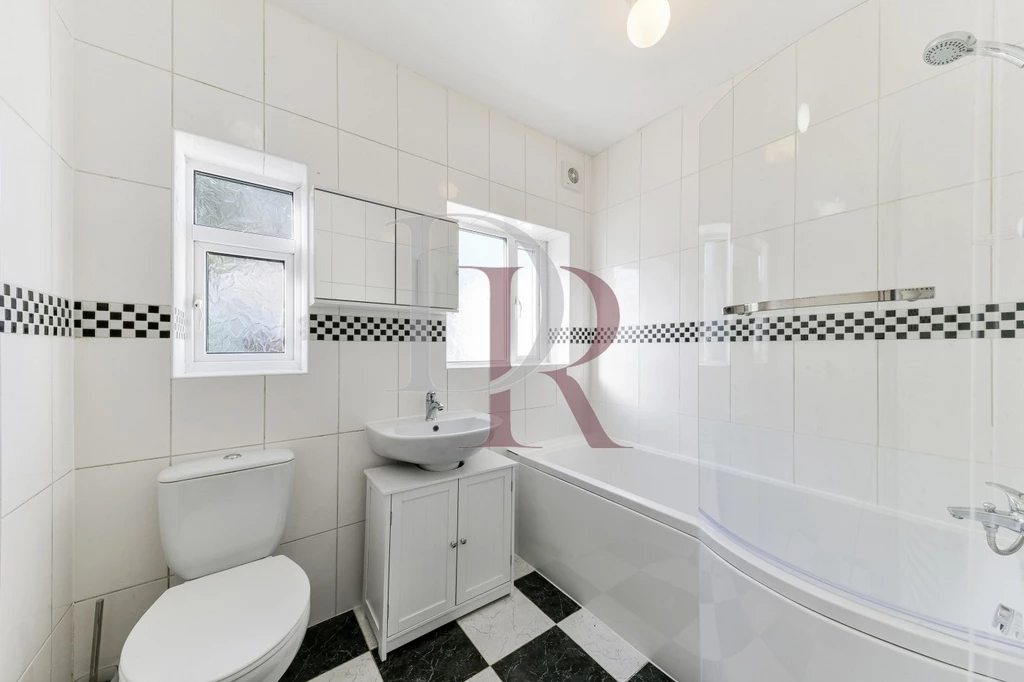 BATHROOM & GARDEN