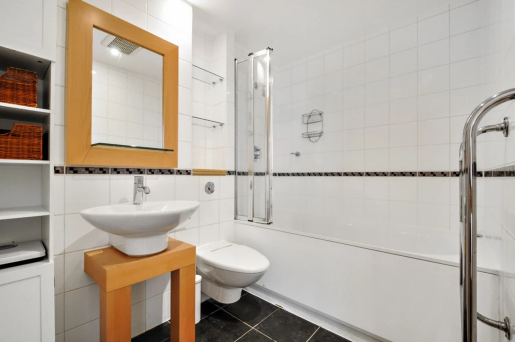 BATHROOM BATHROOM