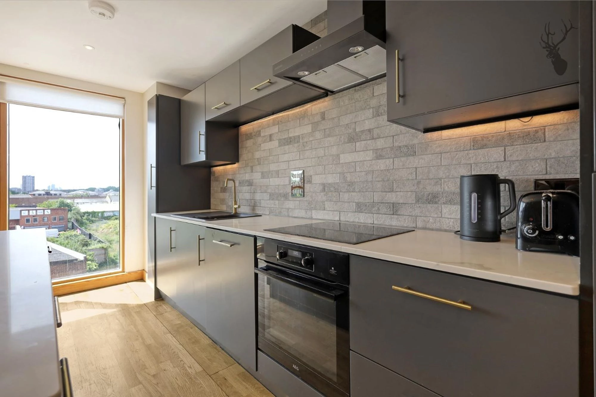 Photo 16 Photo 16